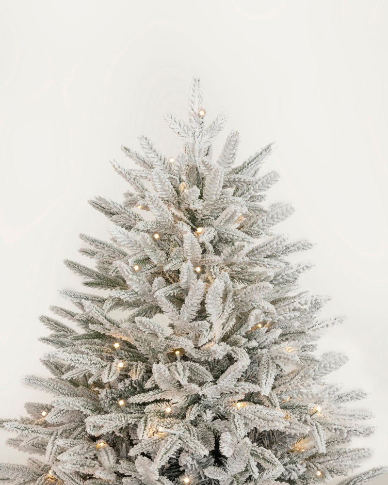 Künstlicher Weihnachtsbaum mit Beleuchtung Elvara - Grün verschneit