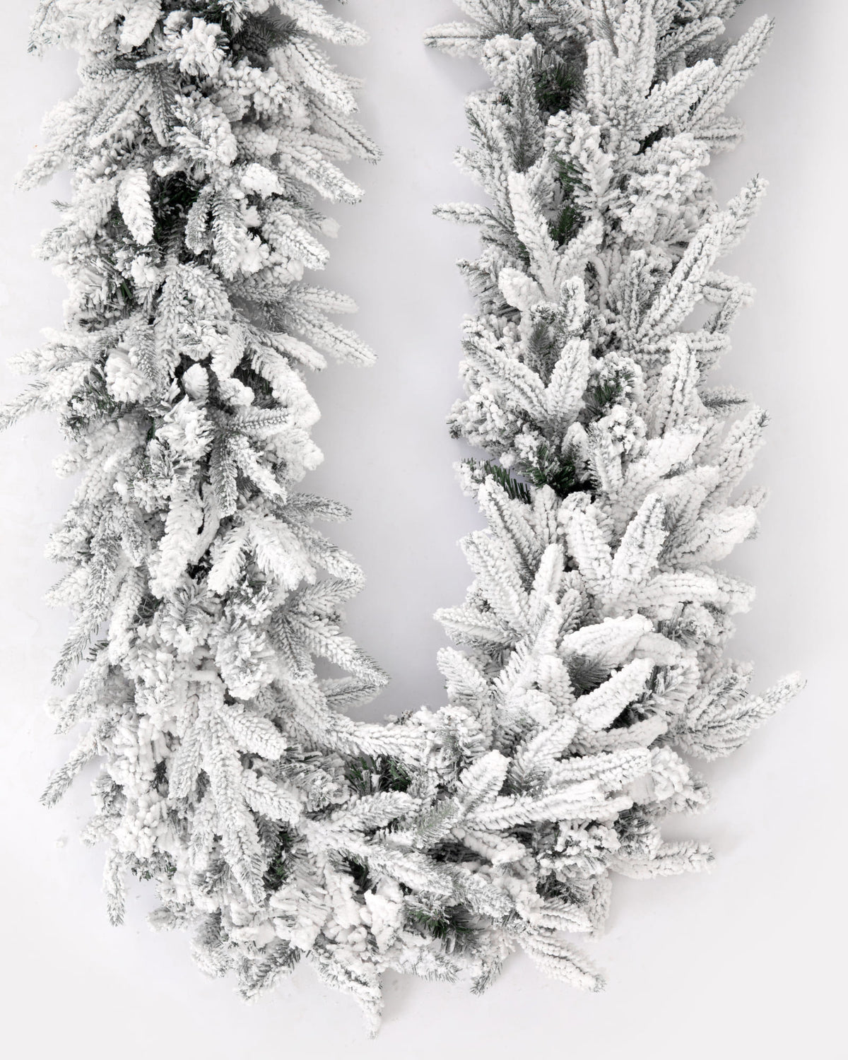 Guirlande de Noël en sapin artificiel Elvara - Vert enneigé