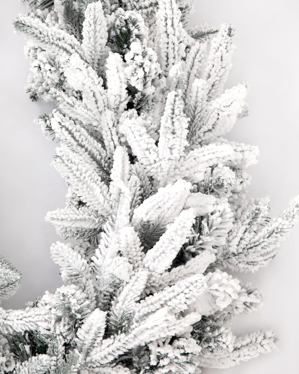 Guirlande de Noël en sapin artificiel Elvara - Vert enneigé