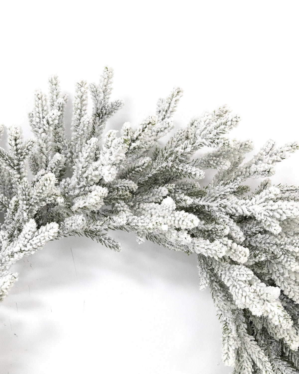 Couronne de Noël en sapin artificiel Montara - Vert enneigé